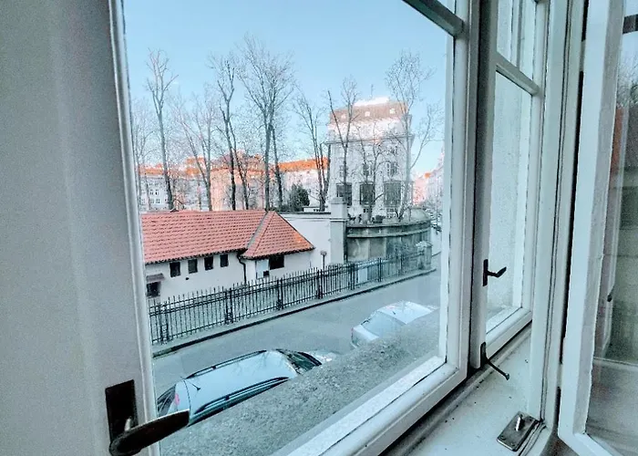Black & White Flat For 2 / Peaceful / Jewish Quarter