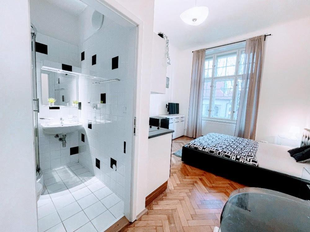 Appartamento Black & White Flat For 2 / Peaceful / Jewish Quarter *