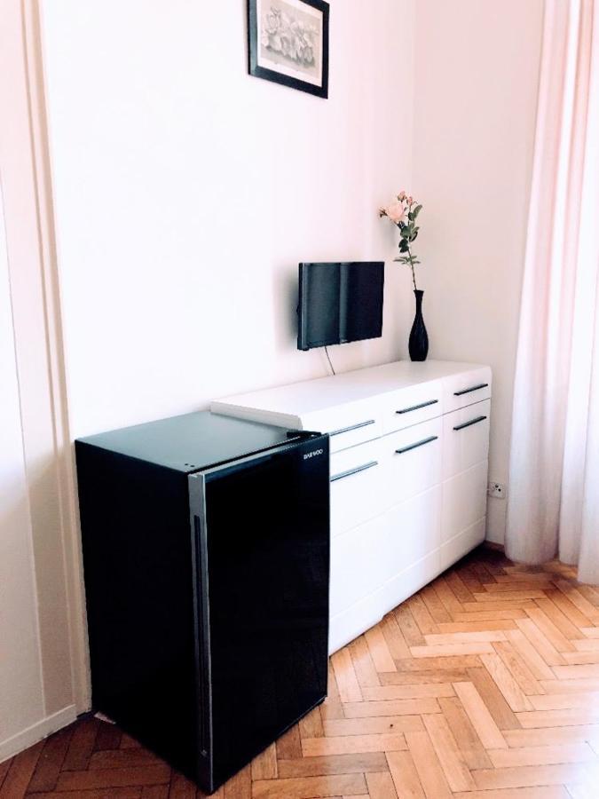 Black & White Flat For 2 / Peaceful / Jewish Quarter Appartamento Praga