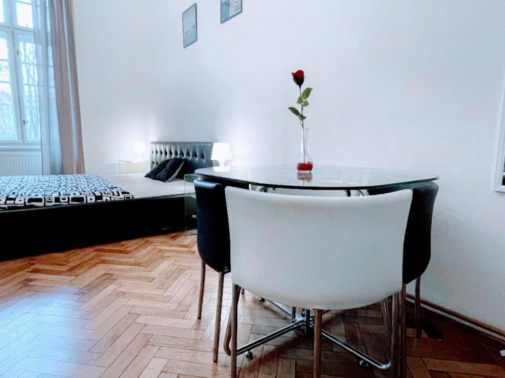 Black & White Flat For 2 / Peaceful / Jewish Quarter Appartamento *