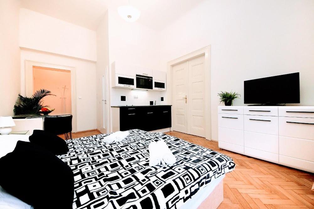 Black & White Flat For 2 / Peaceful / Jewish Quarter * Praga